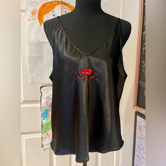 Delicates Pajama Set Liquid Satin Large Kisses Cami & Shorts Sexy - Picture 13 of 15